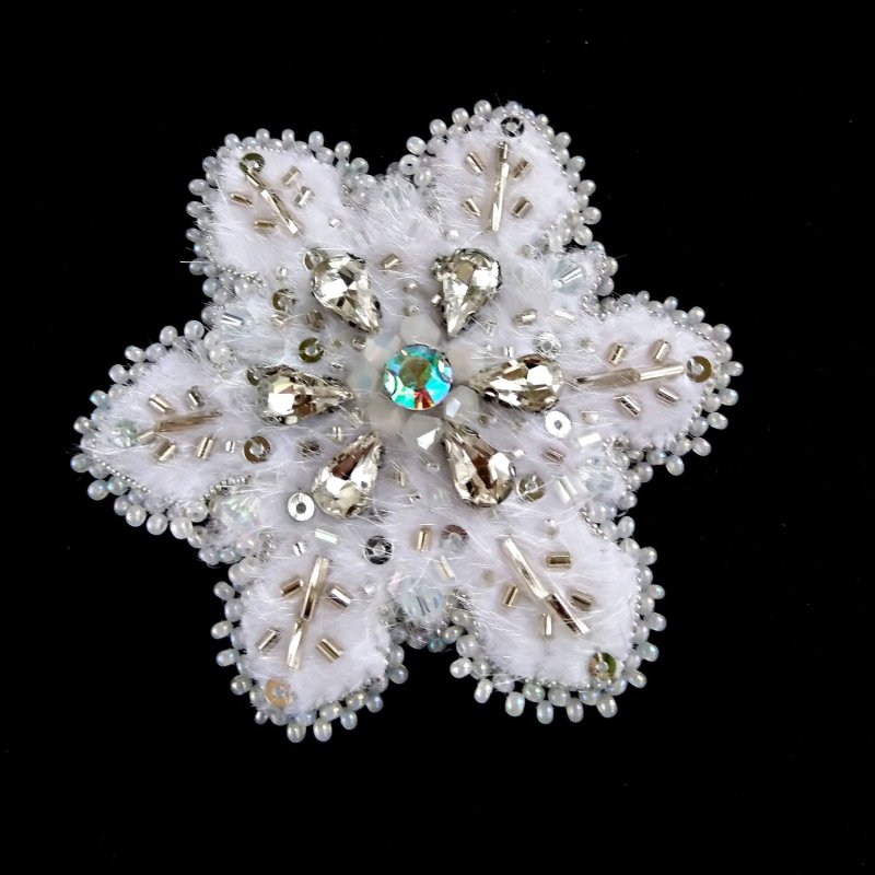 Брошка Снежинка