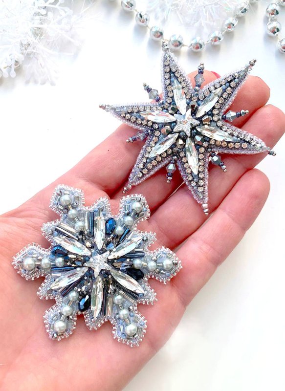 Брошка Снежинка