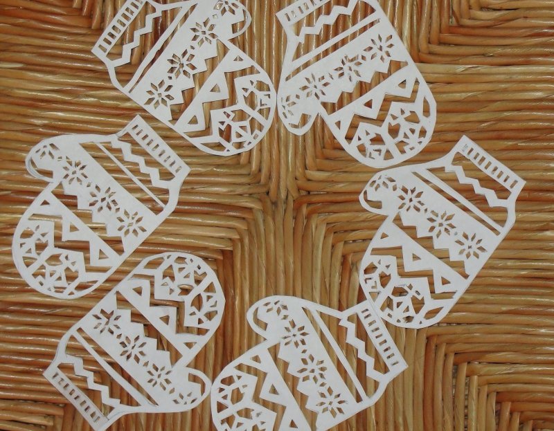 Вытынанка варежки