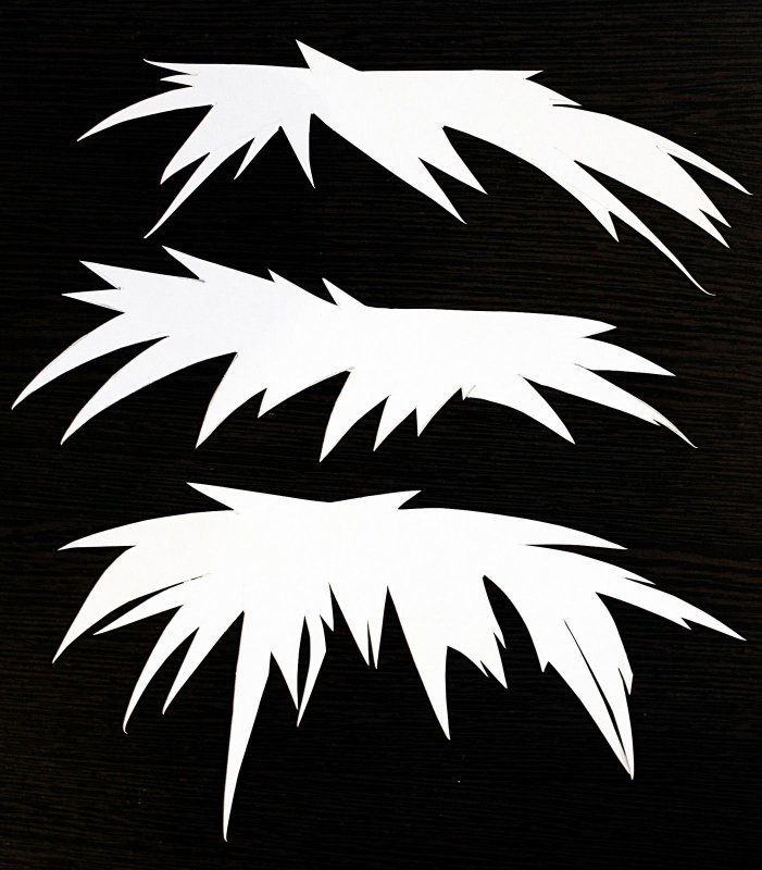 Ветка елки на окно