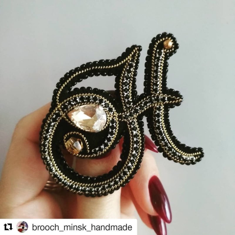 Брошь из бисера буква н