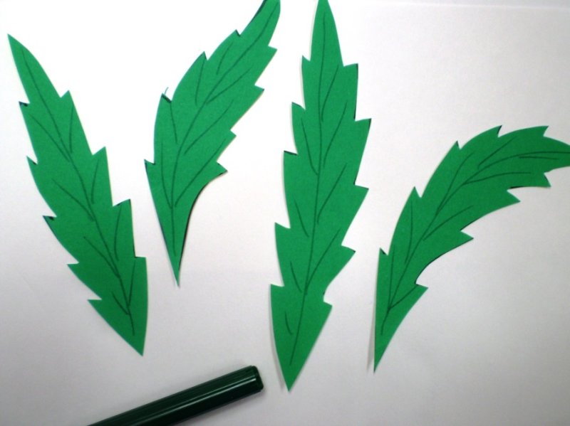 Листочки из цветной бумаги