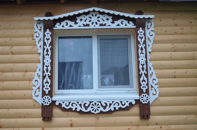 Прорезная домовая резьба наличники