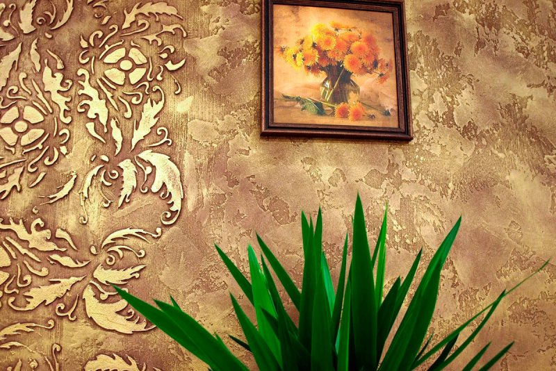 Штукатурка с трафаретом в интерьере
