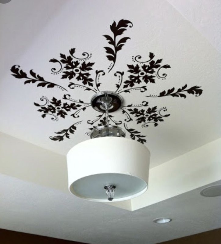 Фотопечать на потолке вокруг люстры