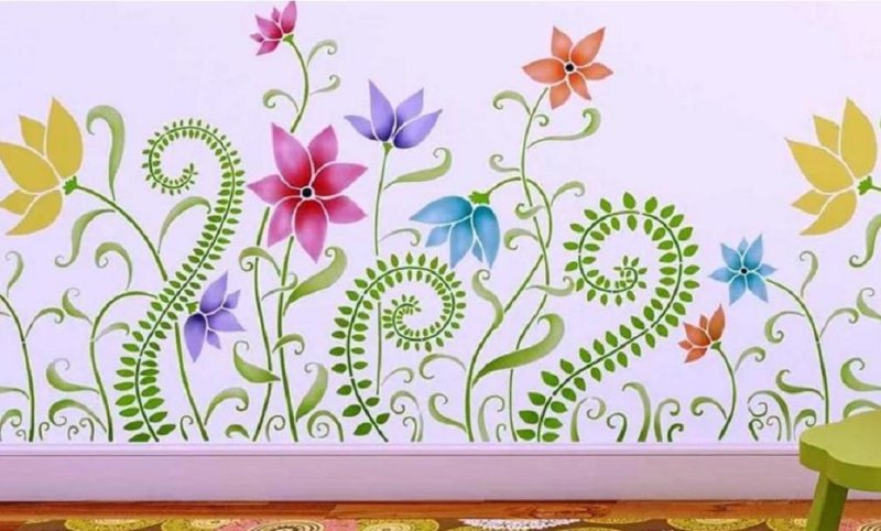 Цветочный орнамент на стене