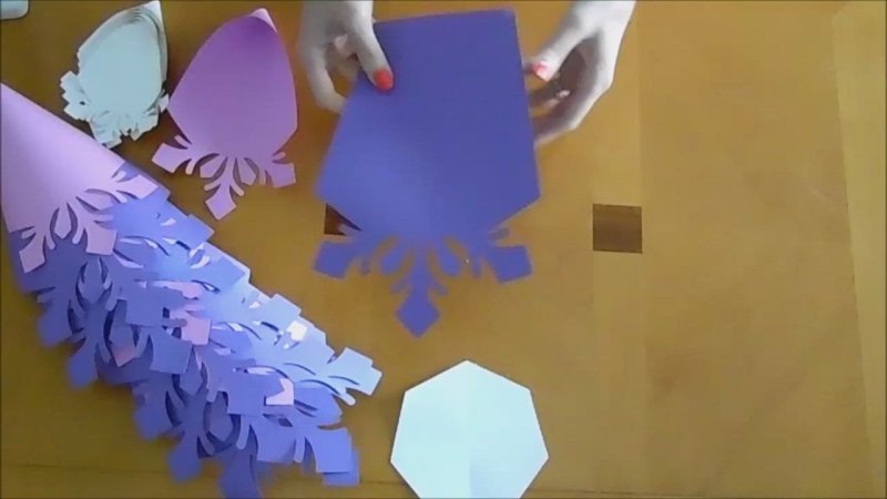 Гигантские объемные снежинки