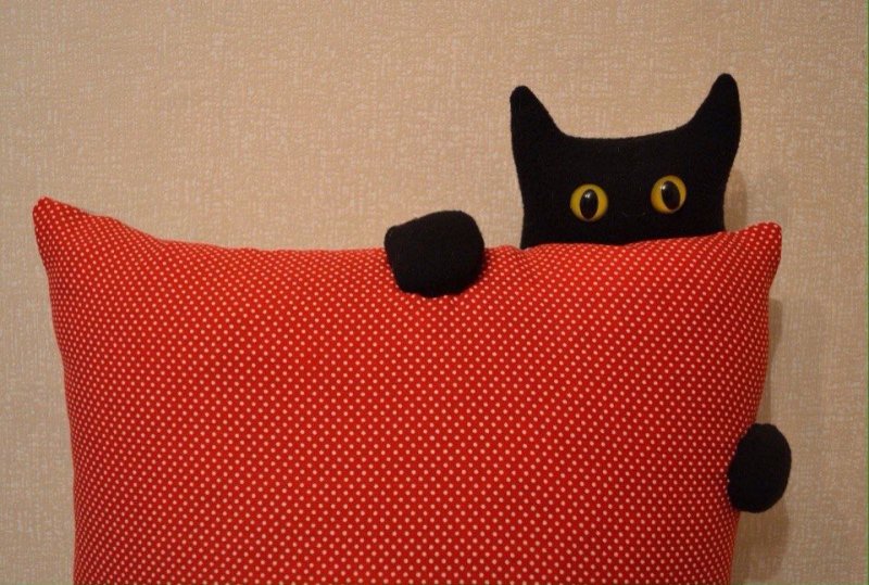 Необычные диванные подушки