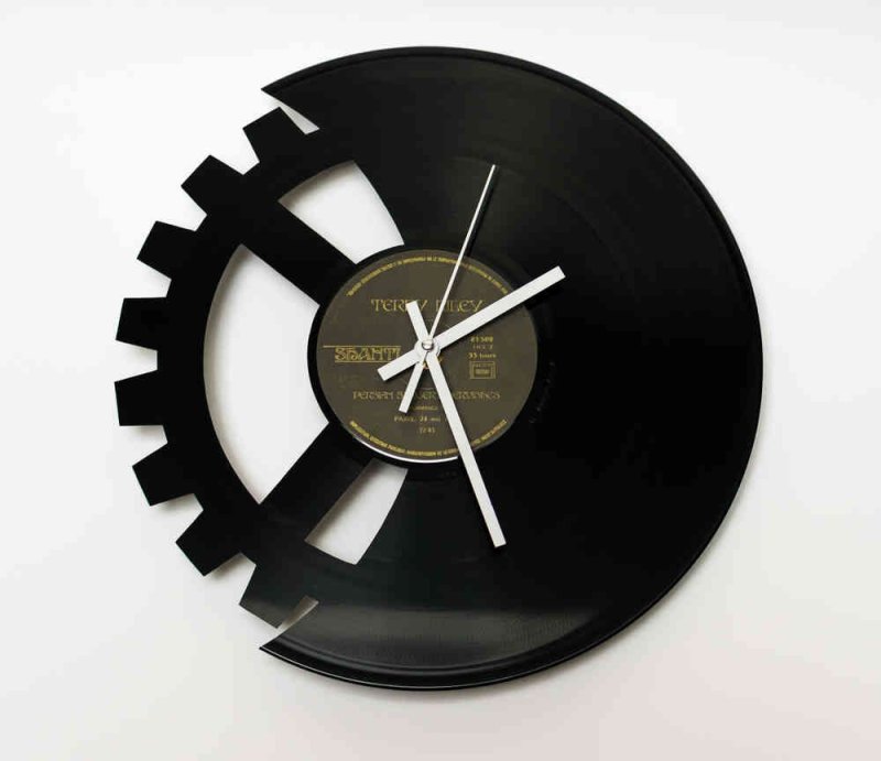 Настенные часы из пластинок