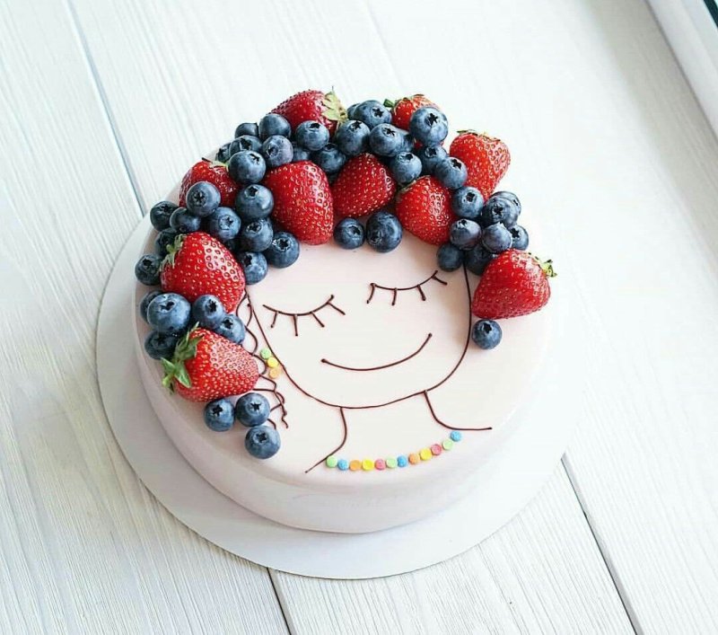 Торт с ягодным декором