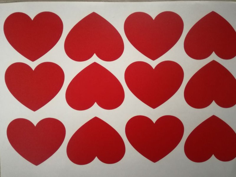 Сердечки красные разного размера для вырезывания