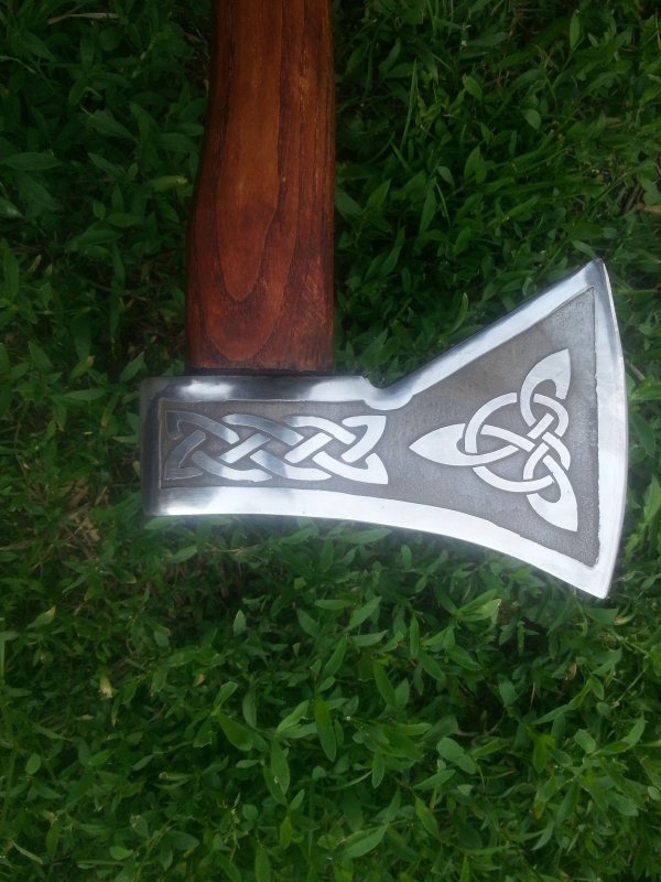 Орнамент на топор