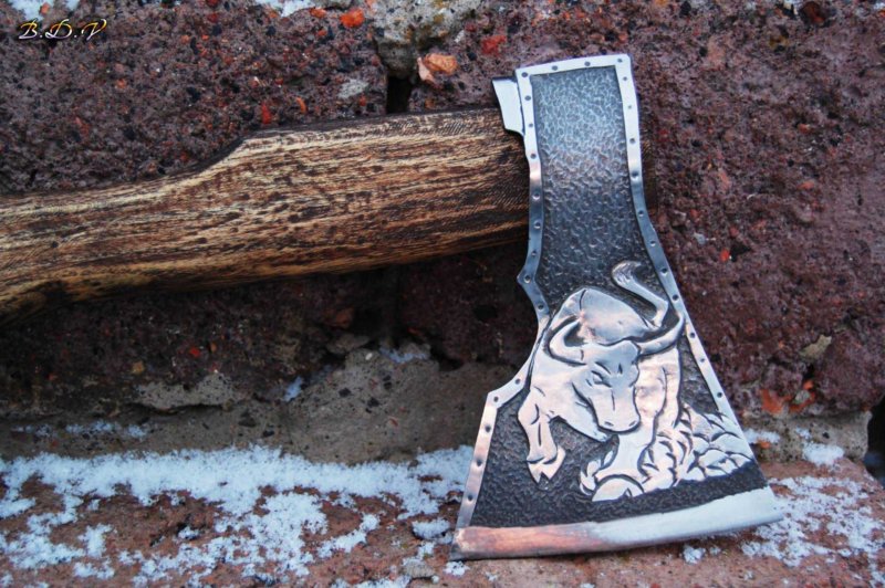 Орнамент на топор