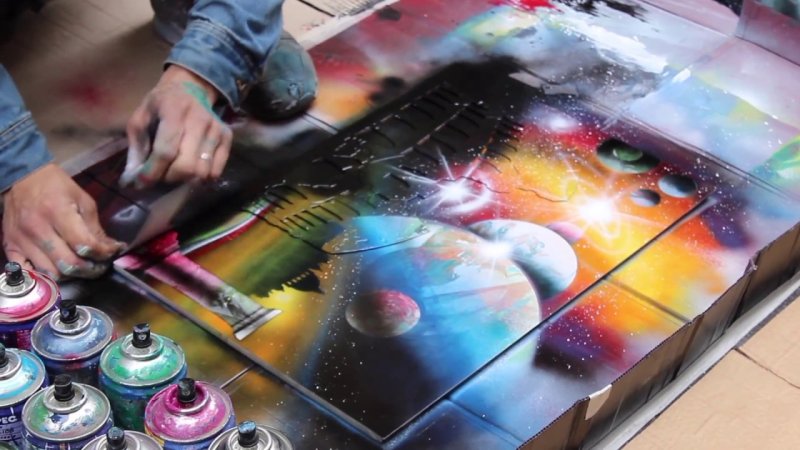 Рисование аэрозольными баллончиками