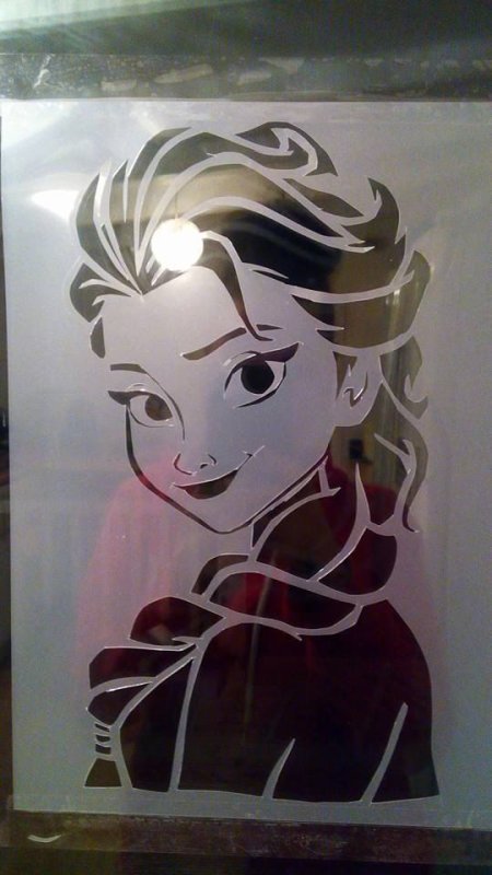 Эльза вытынанка на окно