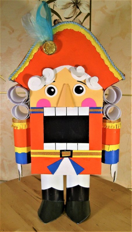 Щелкунчик поделка