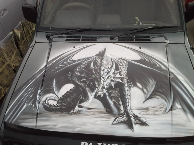 Аэрография на капоте авто