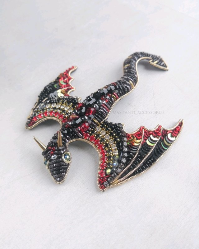 Брошь в виде дракона
