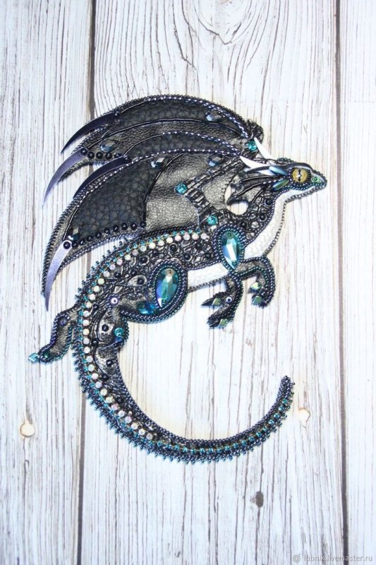 Брошь дракон вышивка