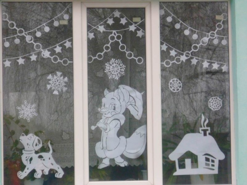 Рождественские узоры на окнах