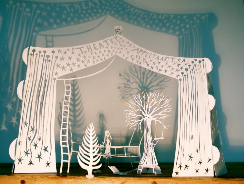 Сцена театра с декорациями