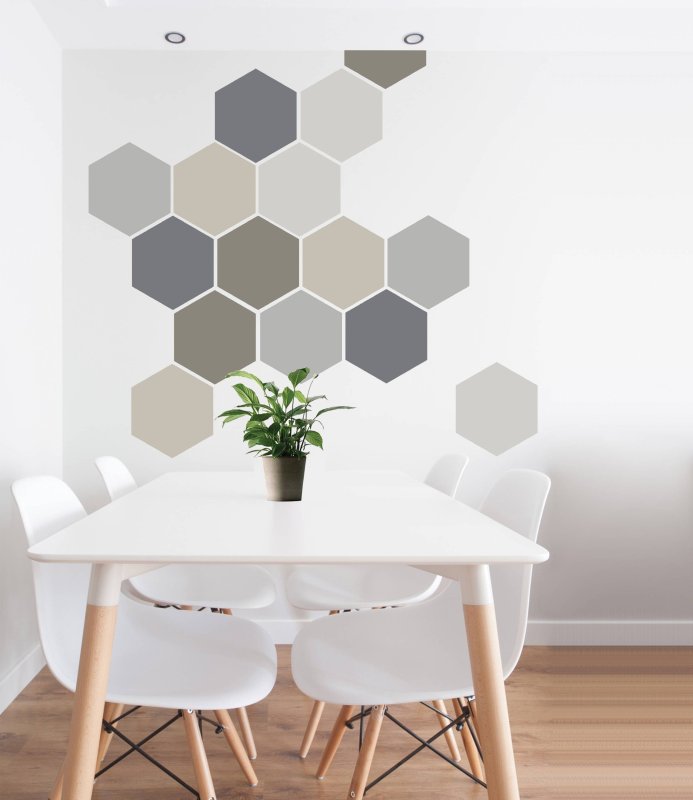 Геометрические фигуры на стене в интерьере