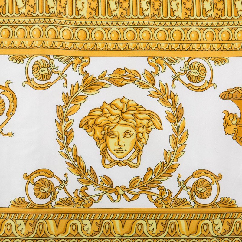 Золотые узоры Версаче