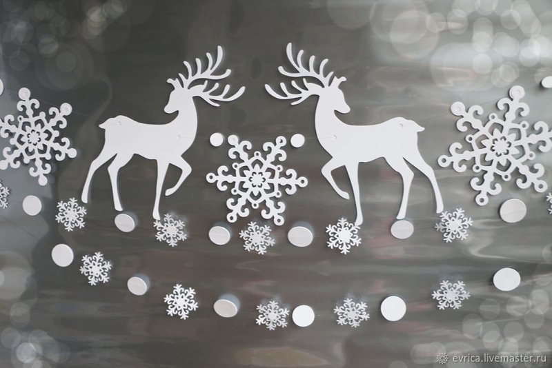 Олень из снежинок