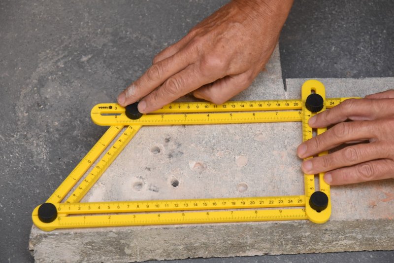 Инструмент для разметки отверстий на плитке