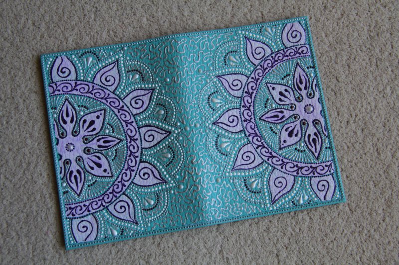 Роспись обложек для паспорта акрилом