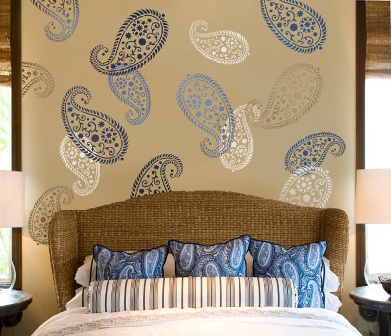 Орнамент на стене в интерьере