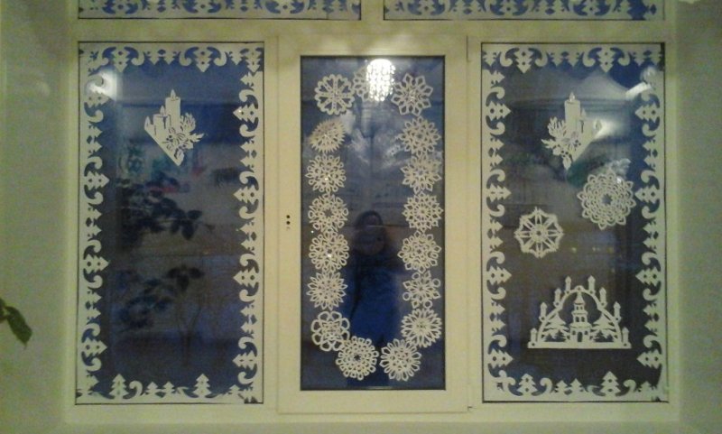 Бумажные узоры на окна