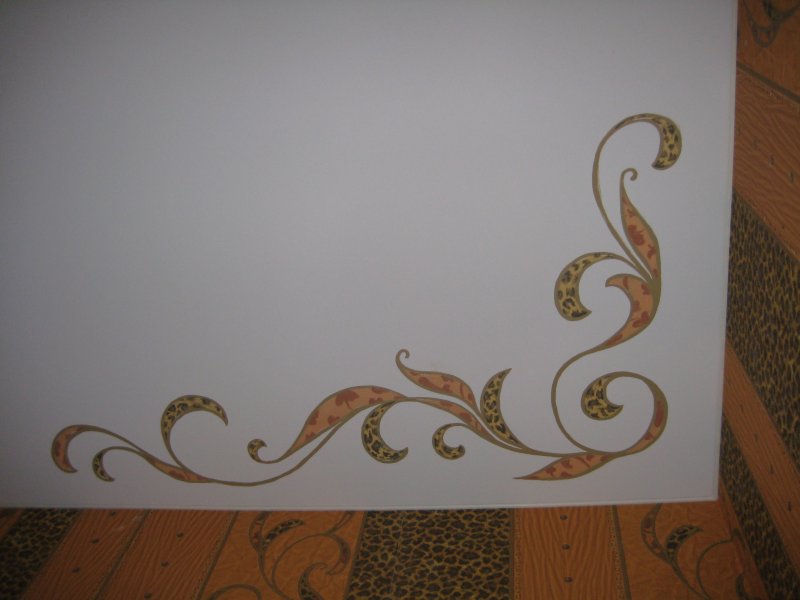 Трафаретная роспись потолка