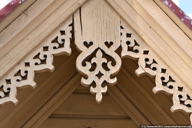 Прорезная домовая резьба, фронтоны