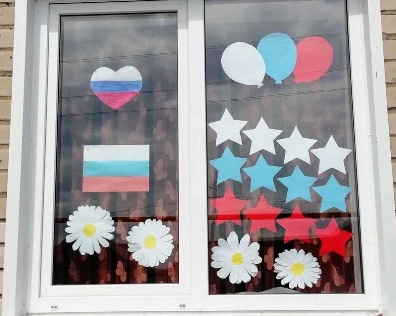Украшение окон к 12 июня