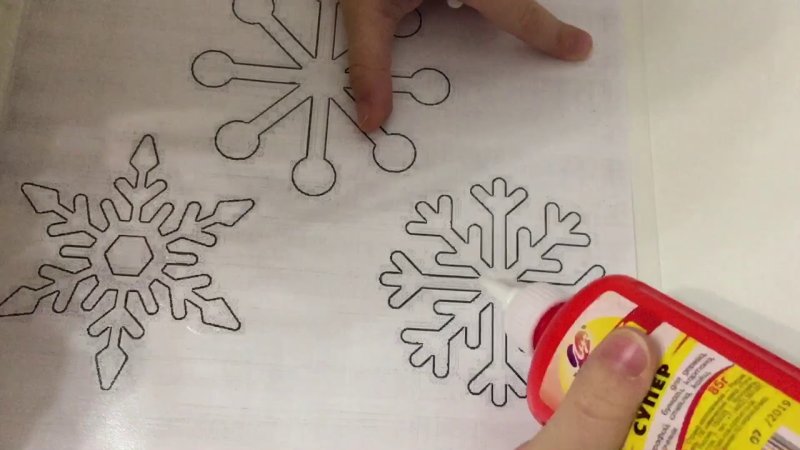 Снежинки из клея ПВА