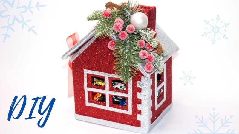 Новогодний домик из фоамирана красный