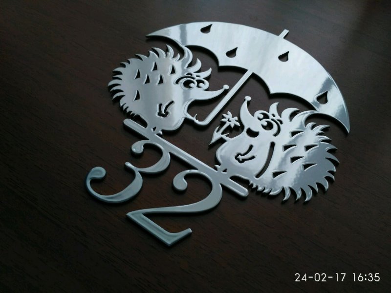 Из металла вырезана