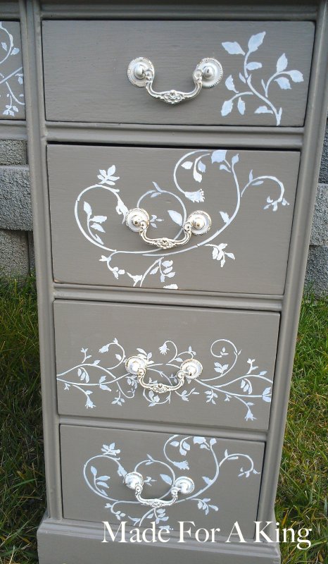 Декор мебели с помощью трафаретов
