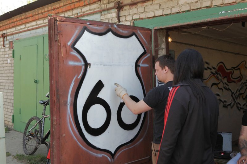 Наклейки на гаражные ворота