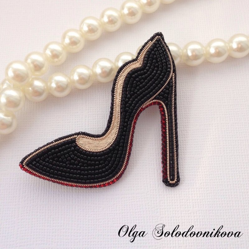 Брошь туфелька из бисера