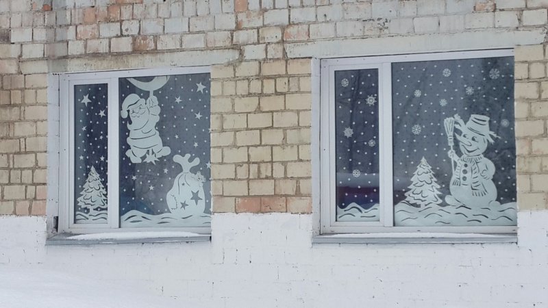 Снежные украшения на окна
