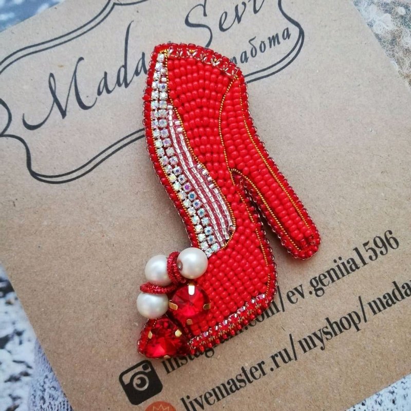 Брошь туфелька из бисера