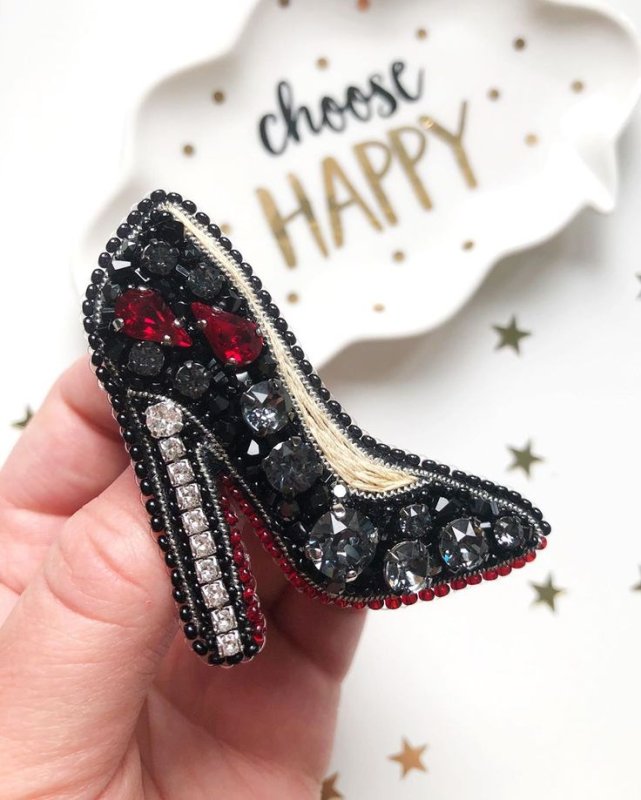 Брошь туфелька из бисера