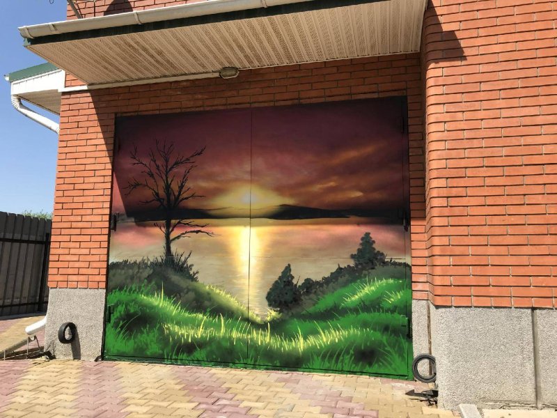 Разрисовать ворота гаража