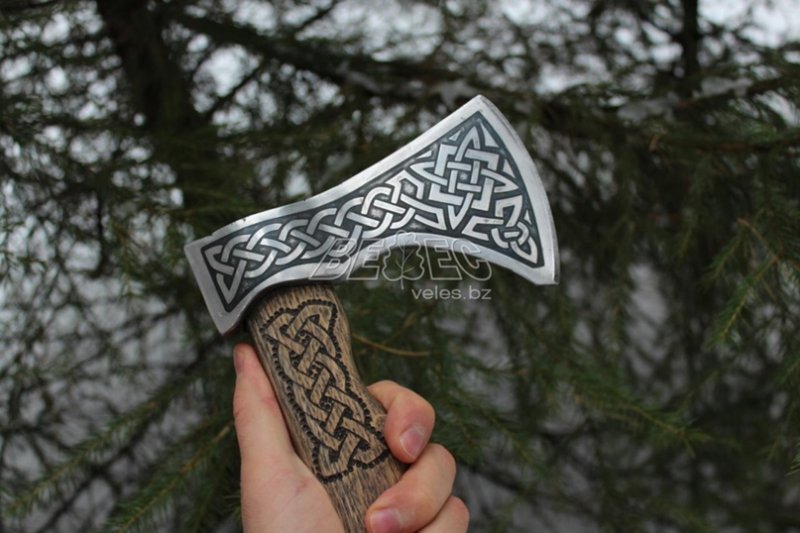 Славянский орнамент на топор