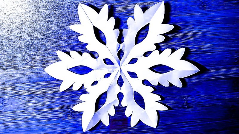 Снежинки из бумаги