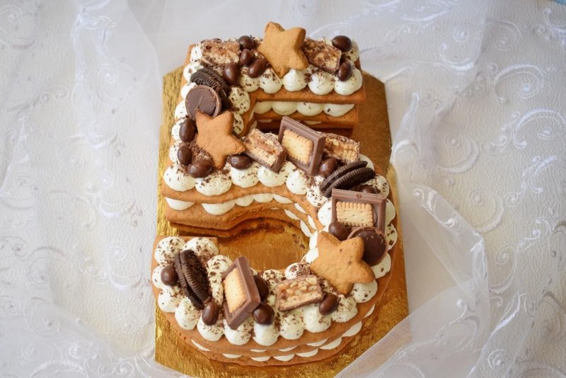 Торт цифра для мальчика украшение