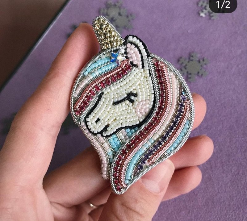 Брошка из бисера Единорог