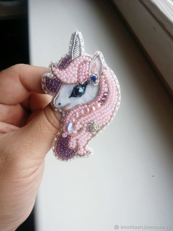 Брошь из бисера Единорожка